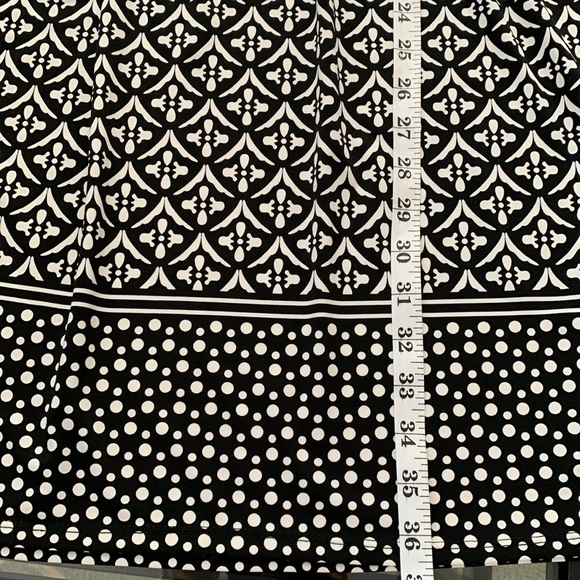 Max Studio / Size Large** - Picture 6 of 8